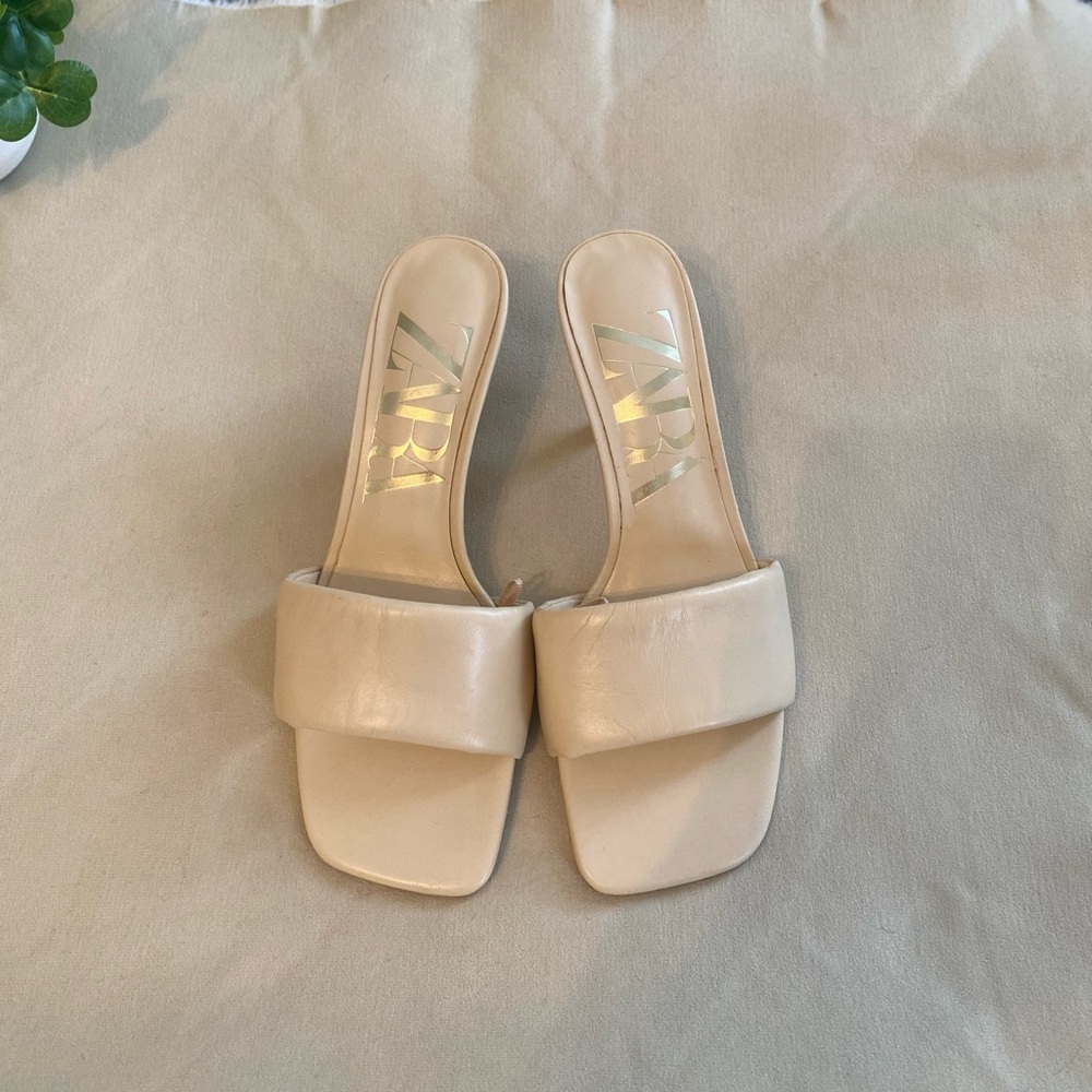Zara Women's Beige Slide Sandals
